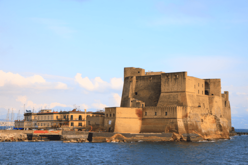 Castel Nuovo pils