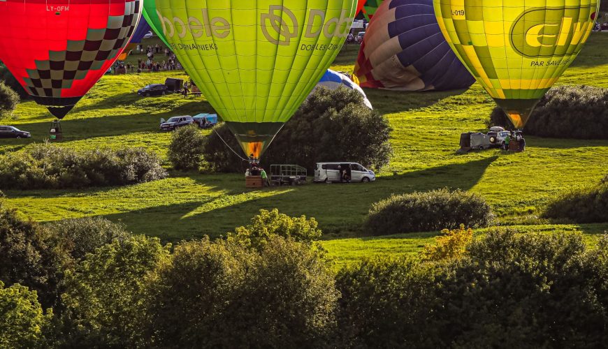 Tukums aicina uz velo piedzīvojumiem Kandava uz gardēžu un gaisa balonu festivālu