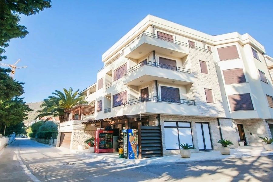 Apartments Azur (Apt) – Petrovac