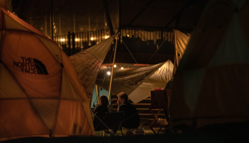 Piecas idejas kā kempingu pacelt nākamajā līmenī