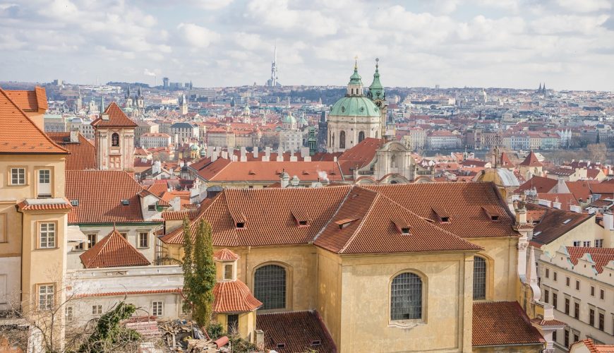 Aptauja: Divas trešdaļas Latvijas iedzīvotāju pavadīs vasaras atvaļinājumu ceļojot