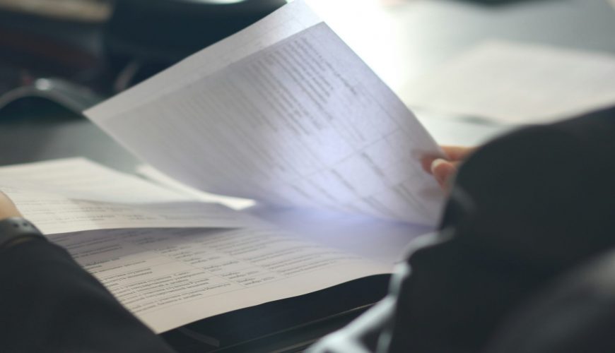 Spēļu nodrošinātāju licencēšanas izmaksas: kāpēc dažiem kazino ir ierobežotas bibliotēkas