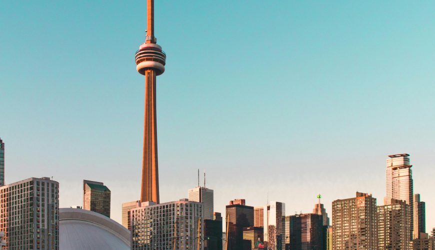 Lētas aviobiļetes uz Toronto Kanādā