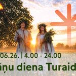 Jāņu diena Turaidā “Pār kalniņu”