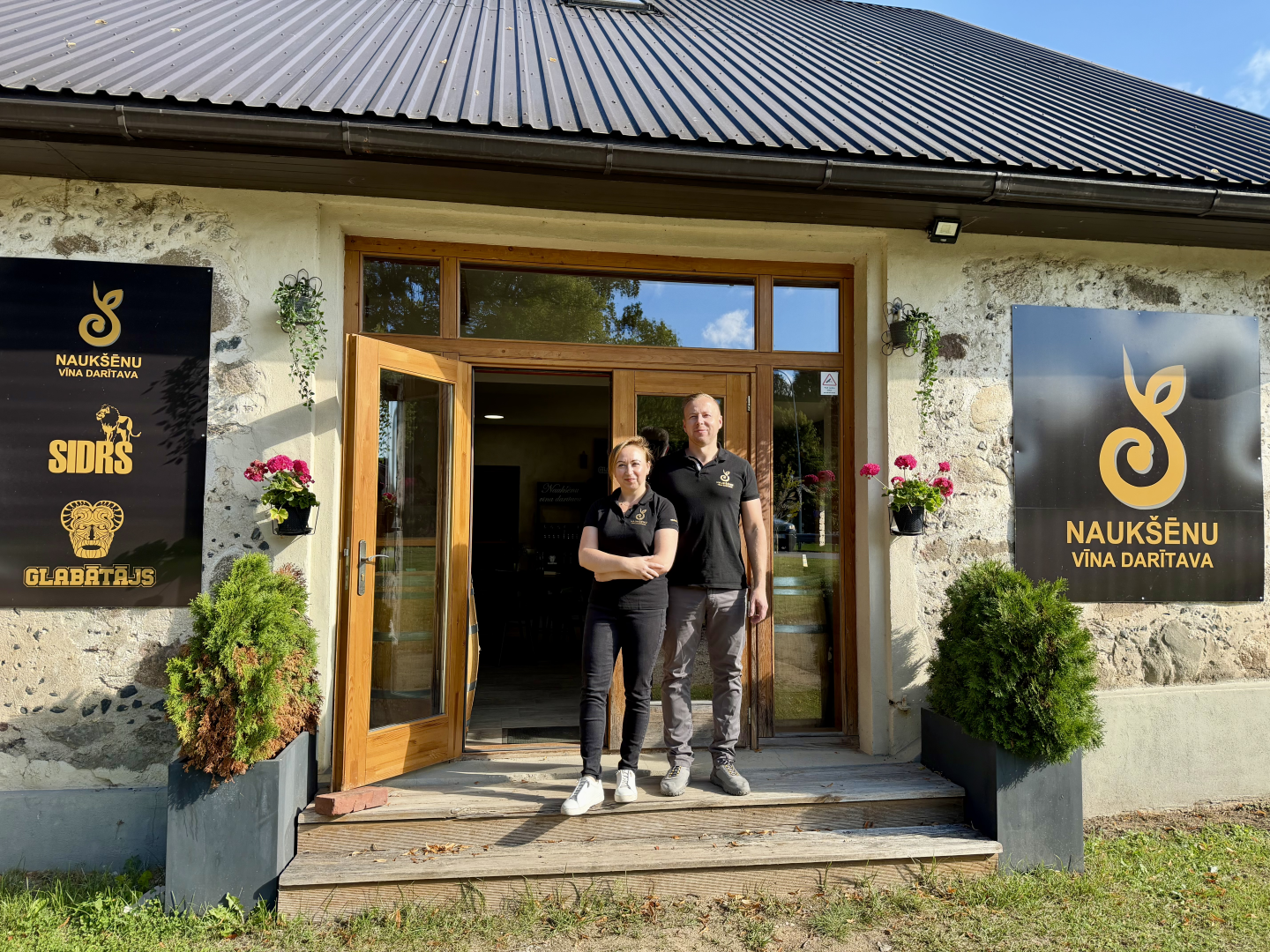 Valmieras novada tūrisma uzņēmējdarbības pieredzes stāsts – “Naukšēnu vīna darītavas” saimnieki Jānis un Diāna Bauņi