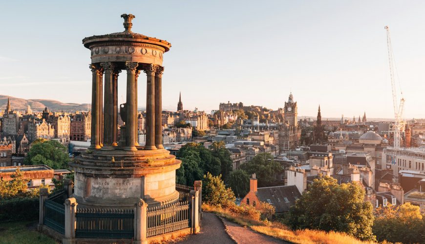 Edinburgas panorāma saulrietā, skats no Calton Hill