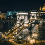 Ķēžu tilts un Budapeštas centrs vakara gaismās