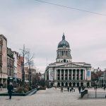 Notingemas rātsnams ar kupolu pilsētas centrā